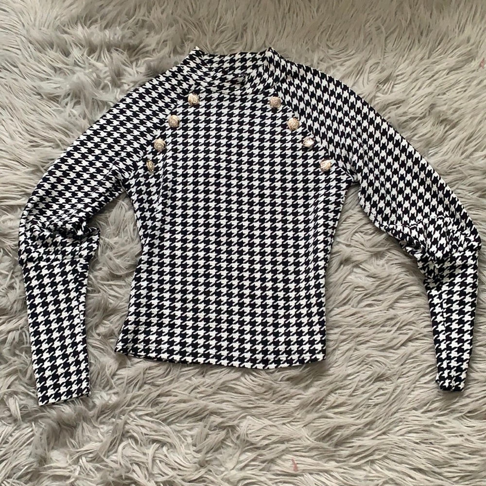 Black and white houndstooth print top